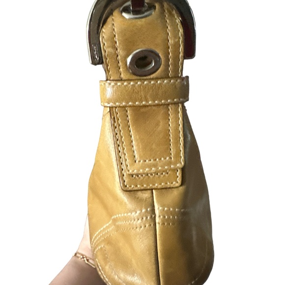 Coach authentic vintage camel tan leather with silver hardware cute lil bag - Picture 4 of 13